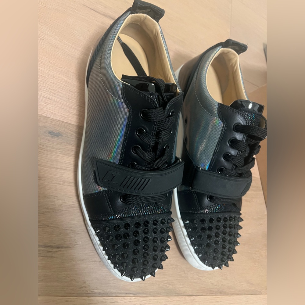 CHRISTIAN LOUBOUTIN